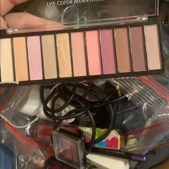 Eyeshadows - Picture 2 of 5